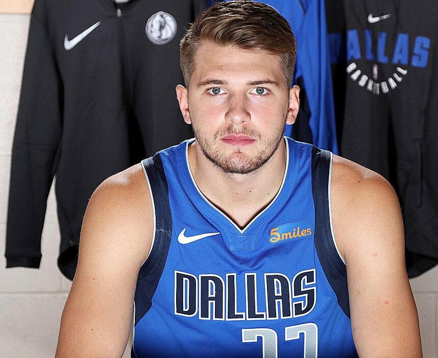 足球比赛中 足球比赛中